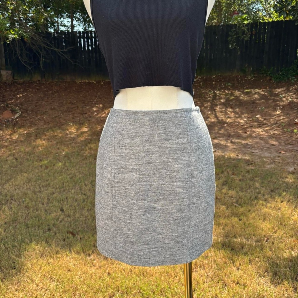90s vintage BCBG grey wool blend mini skirt 🍸